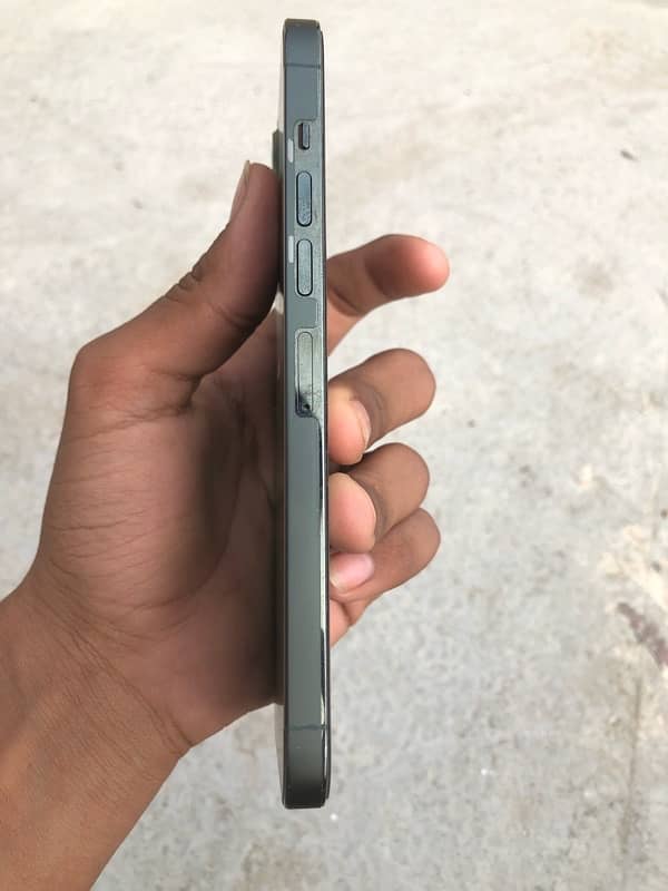 10/10 condition IPHONE 13 pro max 0