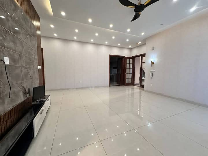 8 Marla 3 badroom upper portion available for rent in dha phase 9 town very good location 11