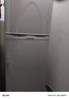 Dawlance Fridge Medium Size for sale