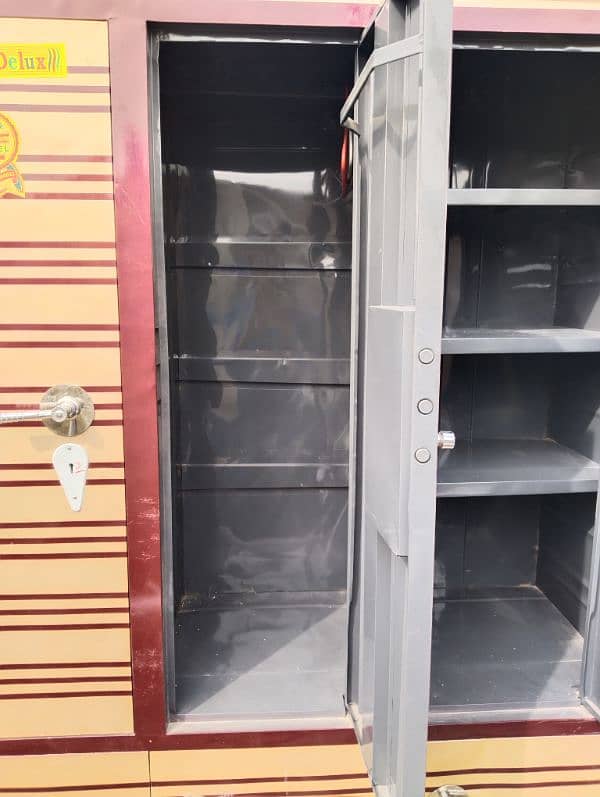 3 doors Almari for sale condition 10 bjy 10 3