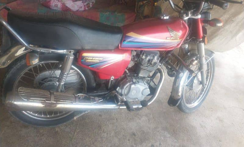 Honda 125 motorcycle bike red colour 03416277259 WhatsApp 5