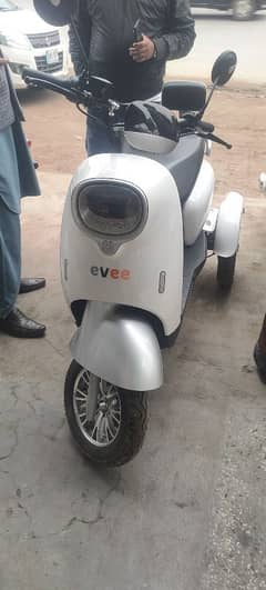 Evee Nisa 3 Wheeler