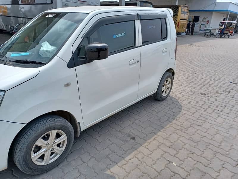 Suzuki Wagon R 2018 3