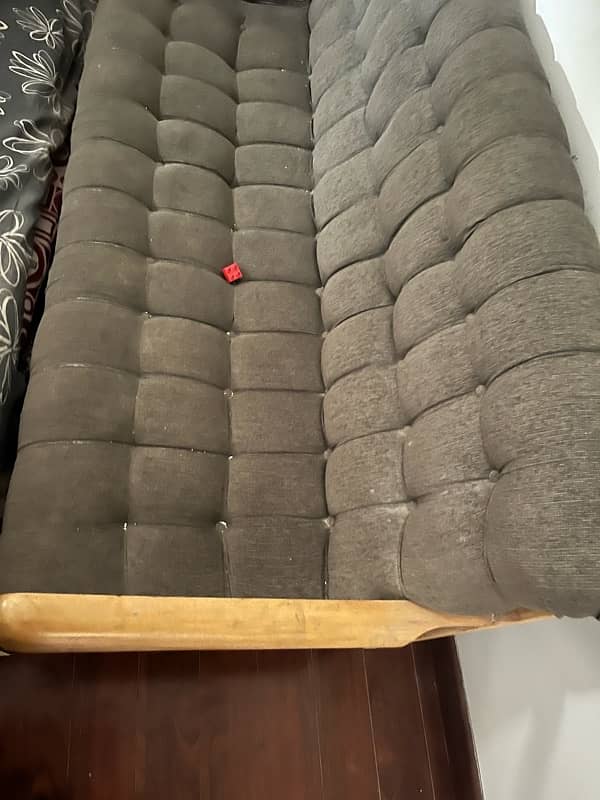 extremely nice and comfortable sofa.  extremely cheap 1