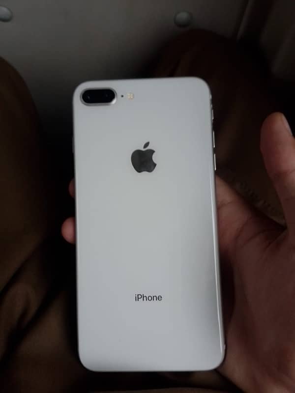 iPhone 8 Plus 1