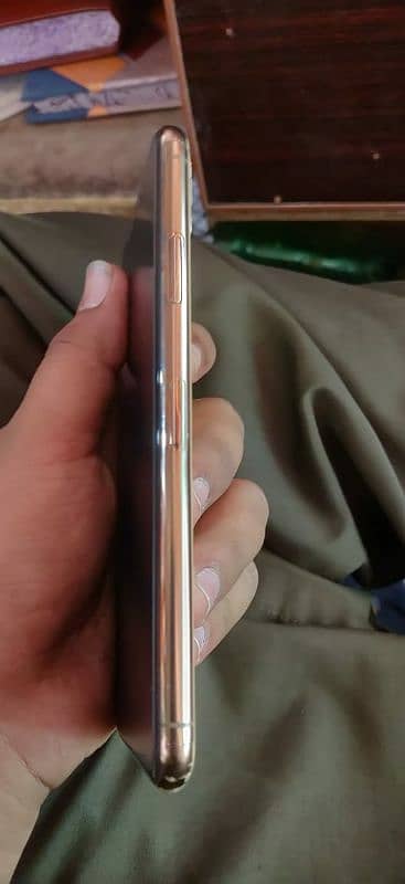 iphone 11pro max non pta golden colour 2