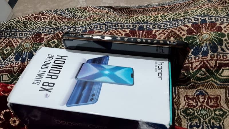 honor 8x  4gb, 128 gb with box in good condition 5