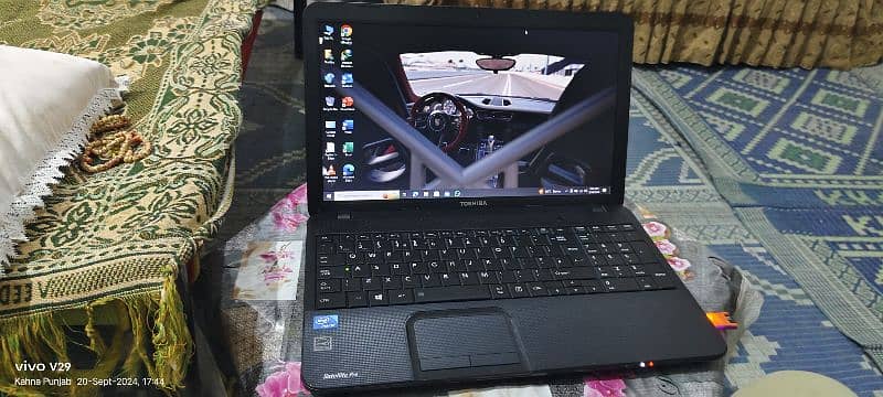 Toshiba Laptop 10 /10 4