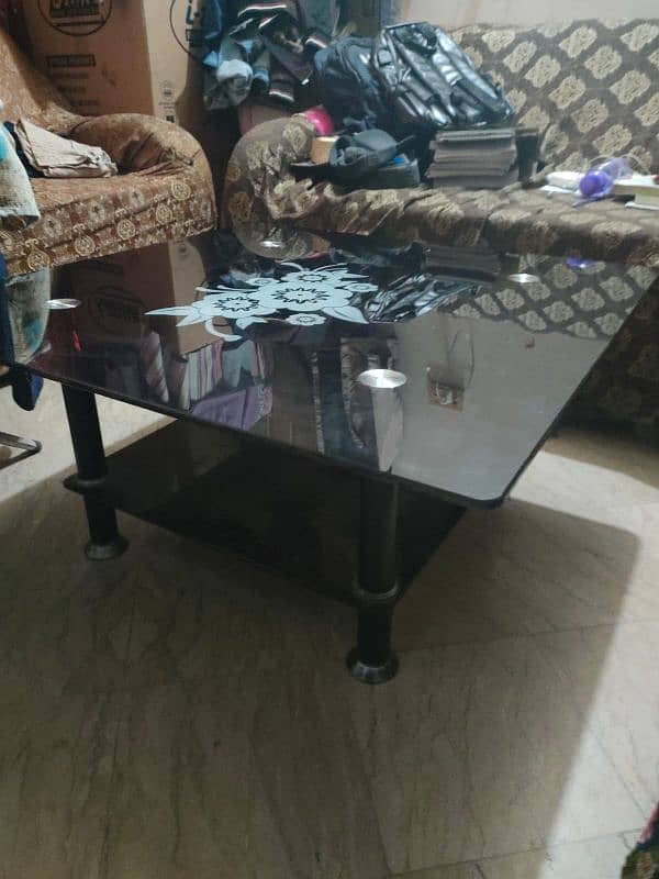 Glass table in 100% perfect condition 1