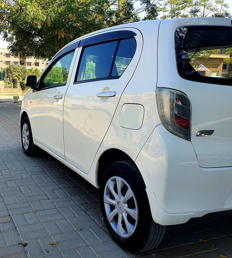 Daihatsu Mira 2015 3