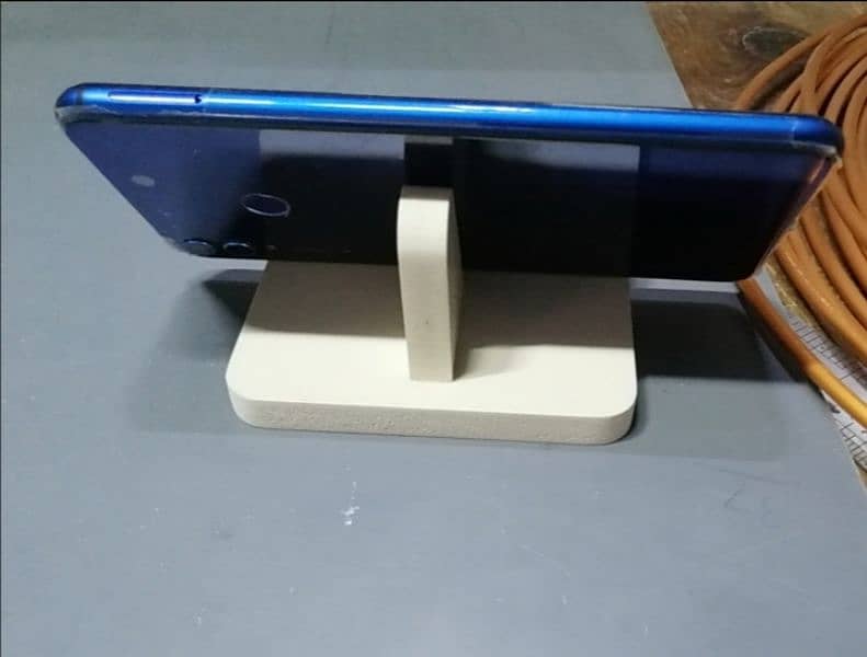 Mobile Stand made of Solid peice best quality material Non slipe 2