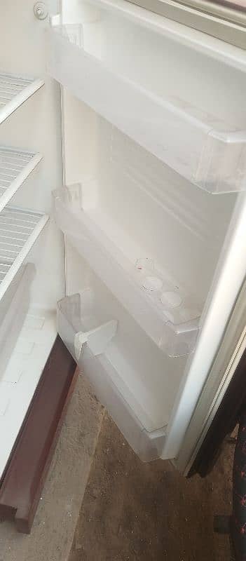 Pel Refrigerator With One Year Warranty 4