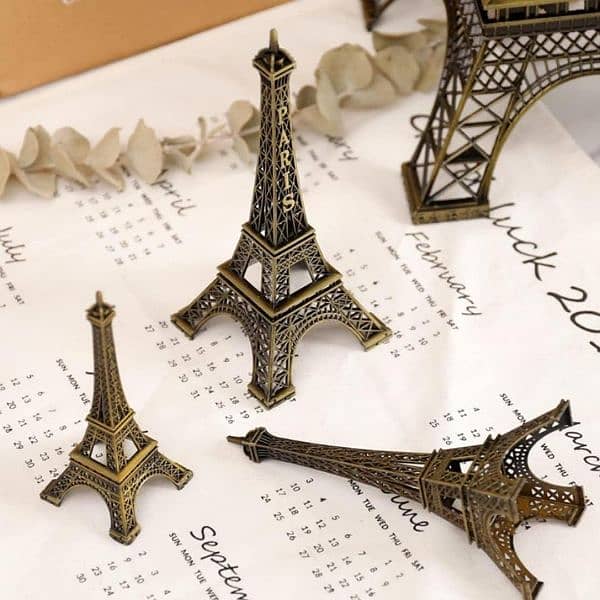 Metal Monument - Eiffel Tower for Home and Office Decor - 1 Pc 0