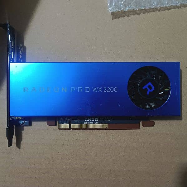 Radeon Pro wx 3200 Graphic Card 1