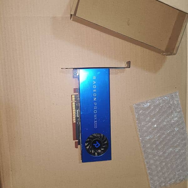 Radeon Pro wx 3200 Graphic Card 7