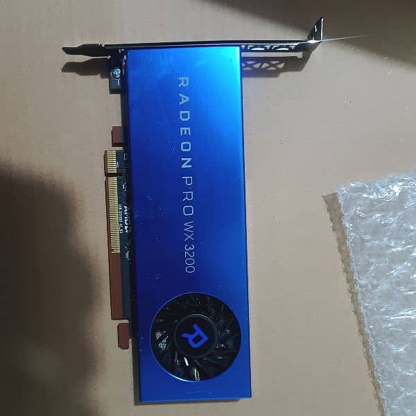 Radeon Pro wx 3200 Graphic Card 9