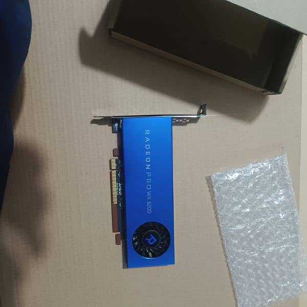 Radeon Pro wx 3200 Graphic Card 10