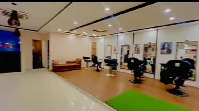 Ladies Saloon & Aesthetic Clinic 3