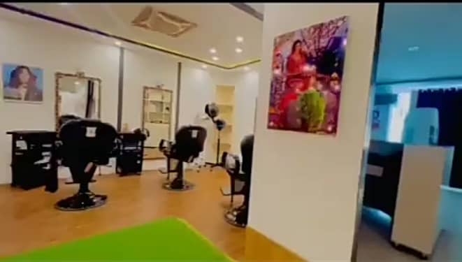 Ladies Saloon & Aesthetic Clinic 4