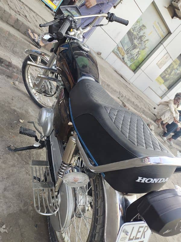 Honda 125 brand new 6