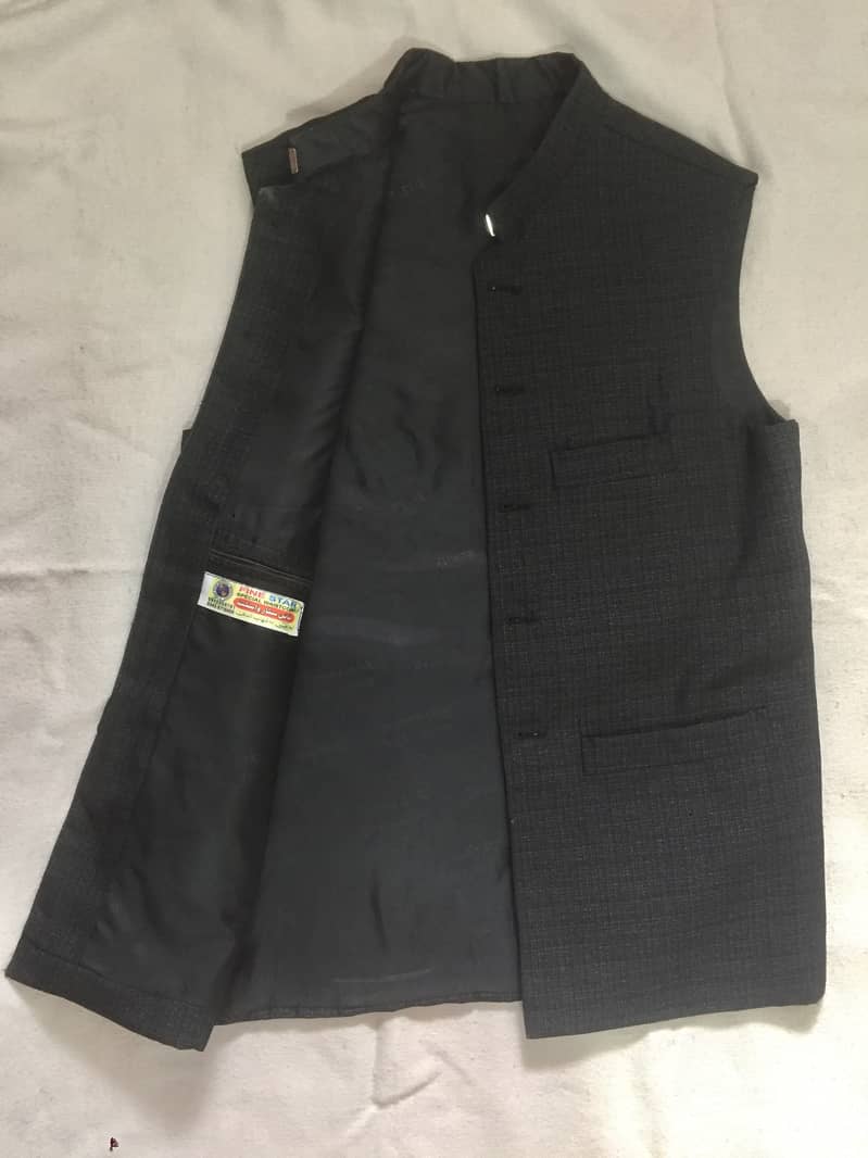 Two Waistcoat in excellent condition 4