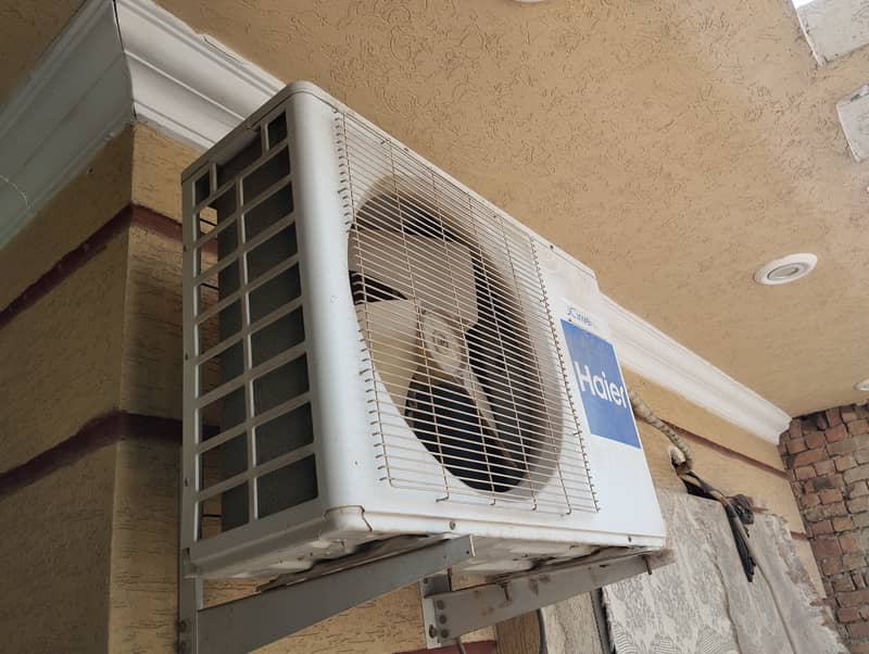 Excellent Condition Haier DC Inverter (1 Ton) 3