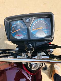 HONDA 125 2023 total genuine shiny condition 10/8.5