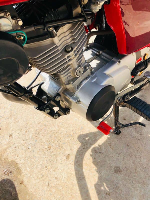 HONDA 125 2023 total genuine shiny condition 10/8.5 3