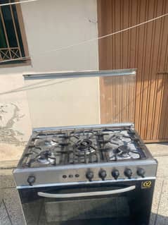 "4 Burner Gas Stove with Oven – Achhi Condition, Behtareen Price!"