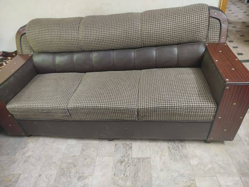 Complete Sofa set 3 seater,2 Seater,one Seater 6