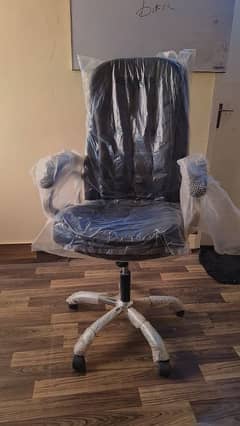 GAMING CHAIR FOR SALE 10,000