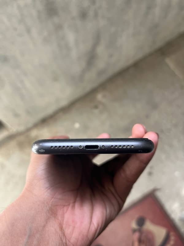 iPhone 11 64GB Factory Unlock 4