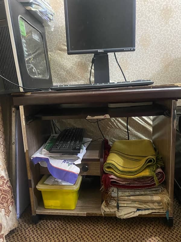 Computer with Pc and all accessories for sale with computer table 0