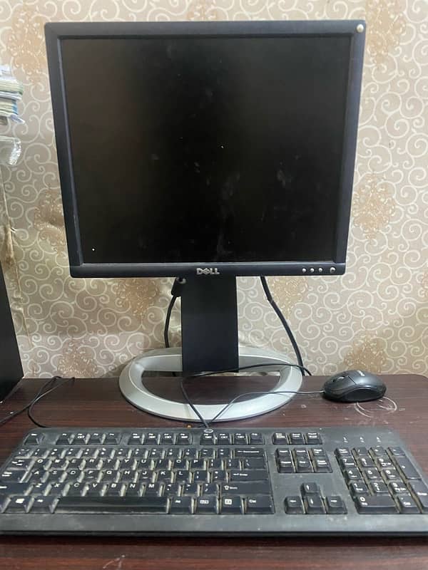 Computer with Pc and all accessories for sale with computer table 3