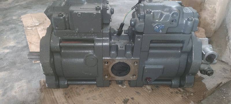 Hydraulic Pump Volvo Model 2004 4