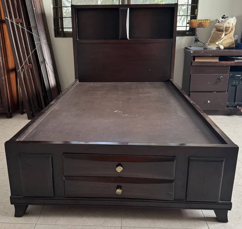 2 Beds and 1 side Table for sale 2