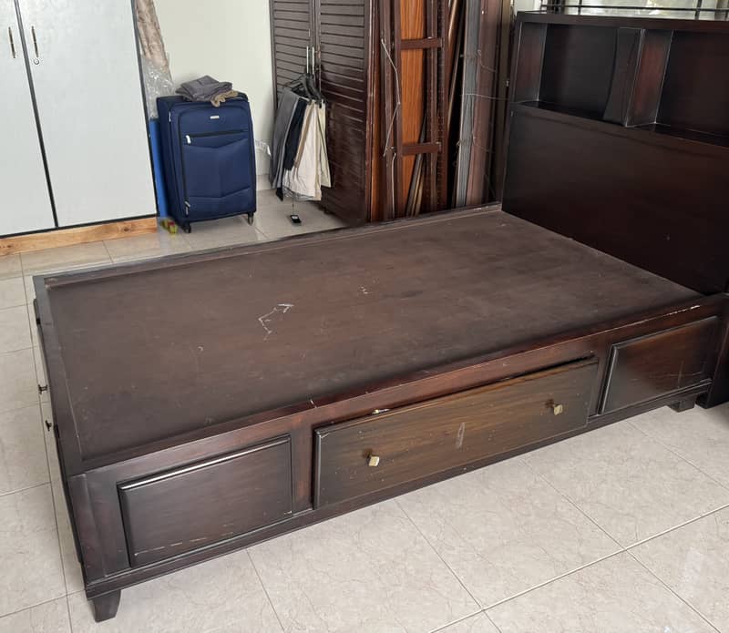 2 Beds and 1 side Table for sale 3