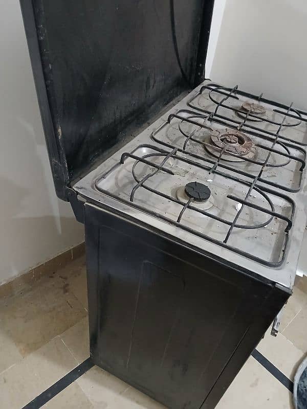 gas cooking range with a double oven 3