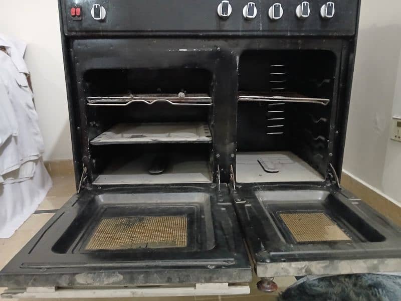 gas cooking range with a double oven 5