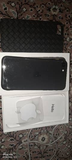 iphone SE  black color back break 64 gb withbox