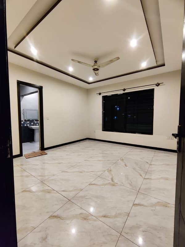 Kanal upper portion available for rent 8