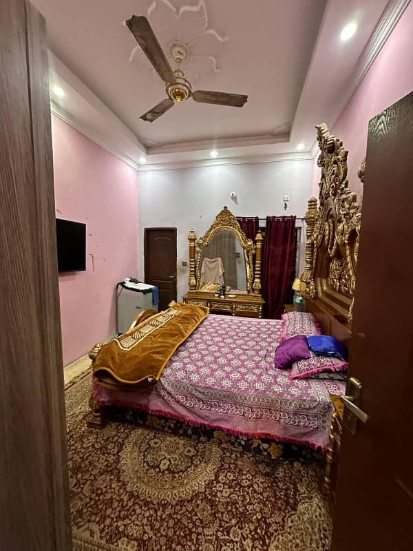 Portion for rent on vip location 2bed Tv lounch darwring room 3bath kichan pani boring 24 hours available bijli miter separate gass miter separate water tanks seprat 2