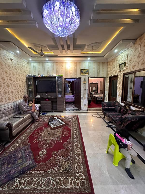 Portion for rent on vip location 2bed Tv lounch darwring room 3bath kichan pani boring 24 hours available bijli miter separate gass miter separate water tanks seprat 3