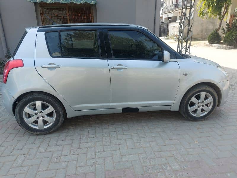 Suzuki Swift DLX 2015 lush condition 3