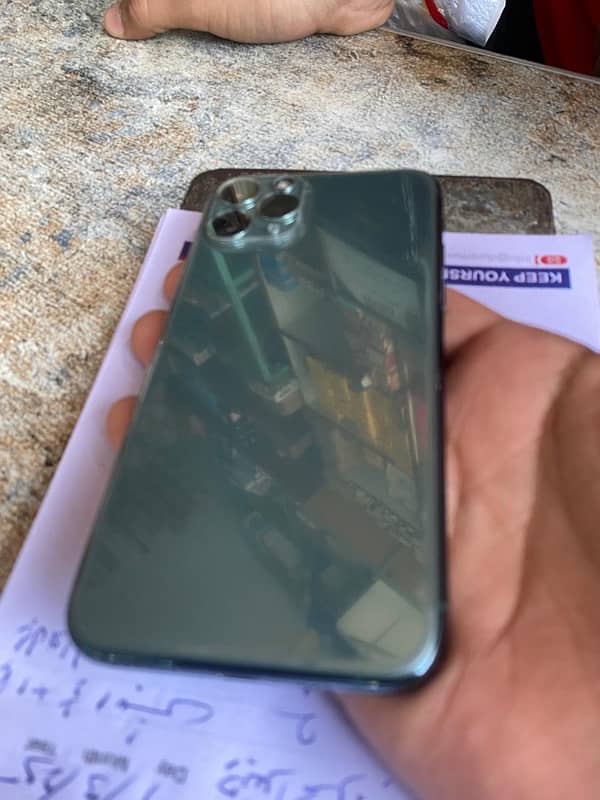 iphone 11 pro urgent salle my contacts no 03180423256 12