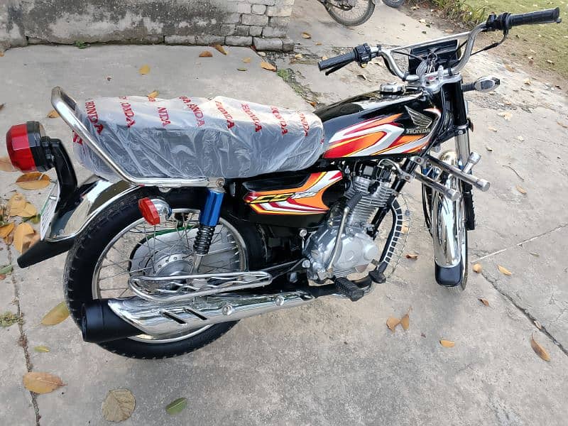 A Honda CG 125 Model 2022 | All Punjab Number| Urgent sale 4