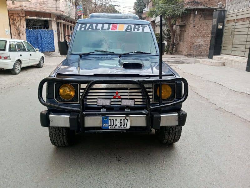 Mitsubishi Pajero 1989 2