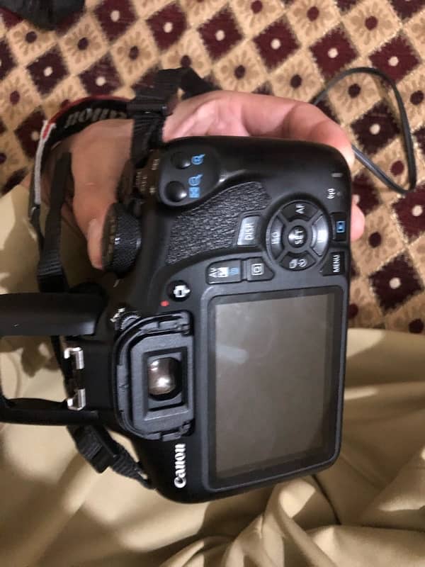 Canon EOS 1300D 0