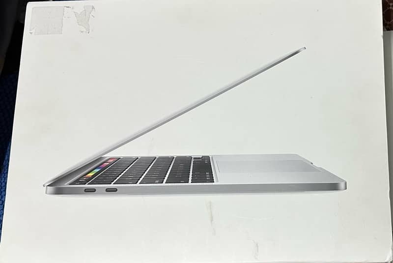 MacBook Pro 13” (2020), i5, 16 GB Ram, 512 GB Hard. 4 thunderbolt port 10