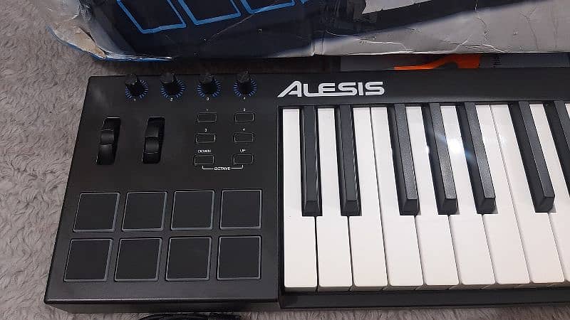 Alesis V25 USB Midi controller 1